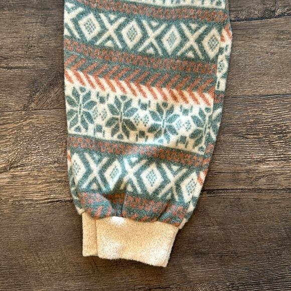 1.4.3. Story by Line Up Medium Fair Isle Holiday/Winter Fleece Joggers - Picture 7 of 9